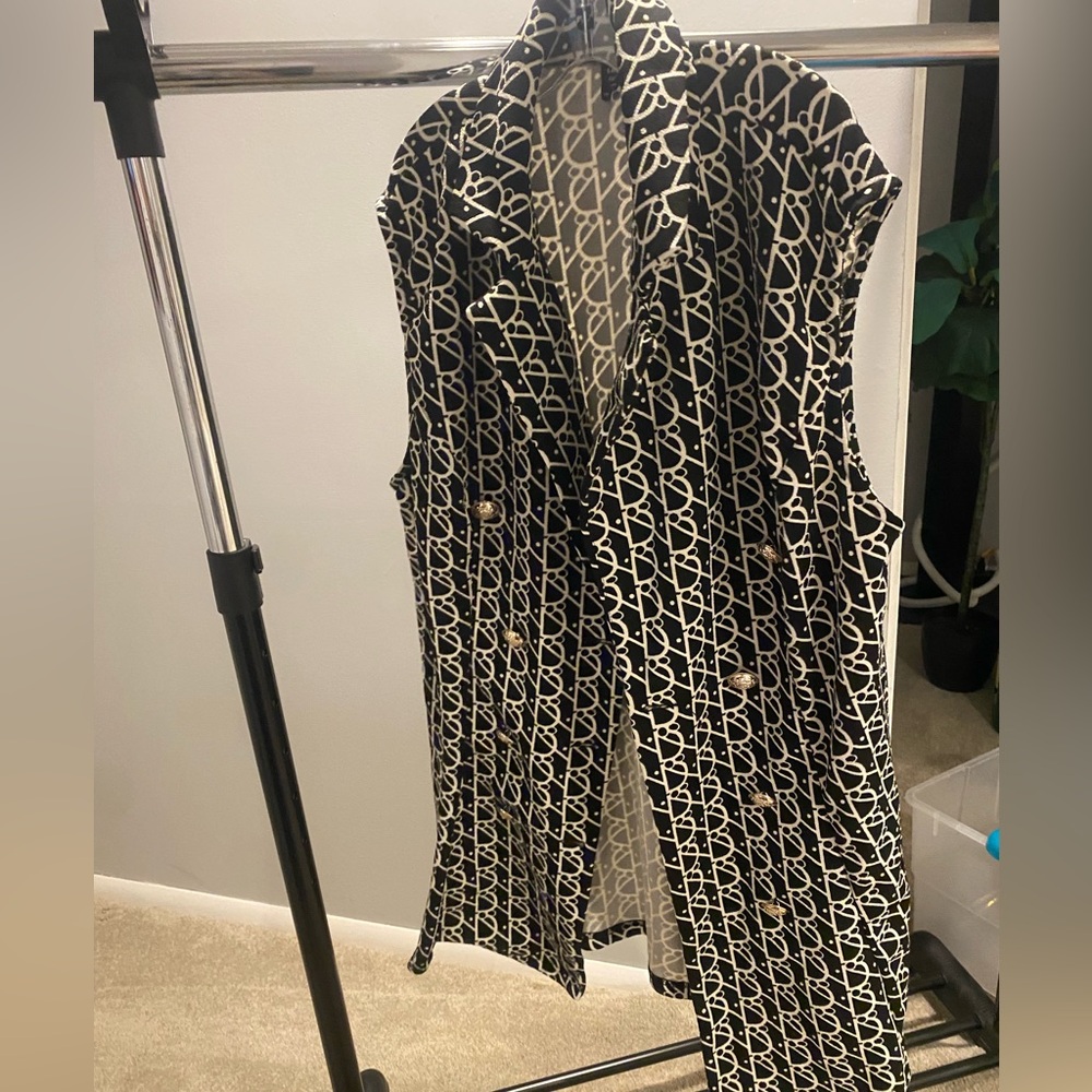 Black/white Print Long Vest!
